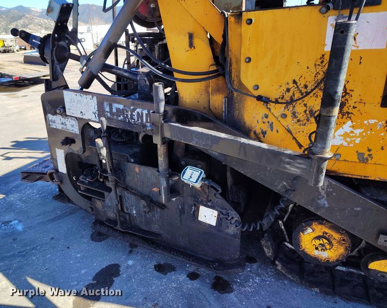 image for item DV6708 2004 LeeBoy L8816 T paver