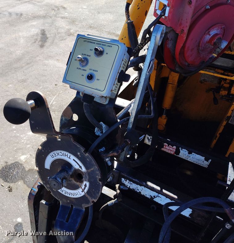 image for item DV6708 2004 LeeBoy L8816 T paver