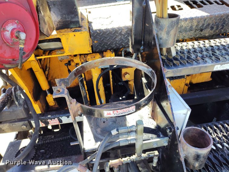 image for item DV6708 2004 LeeBoy L8816 T paver