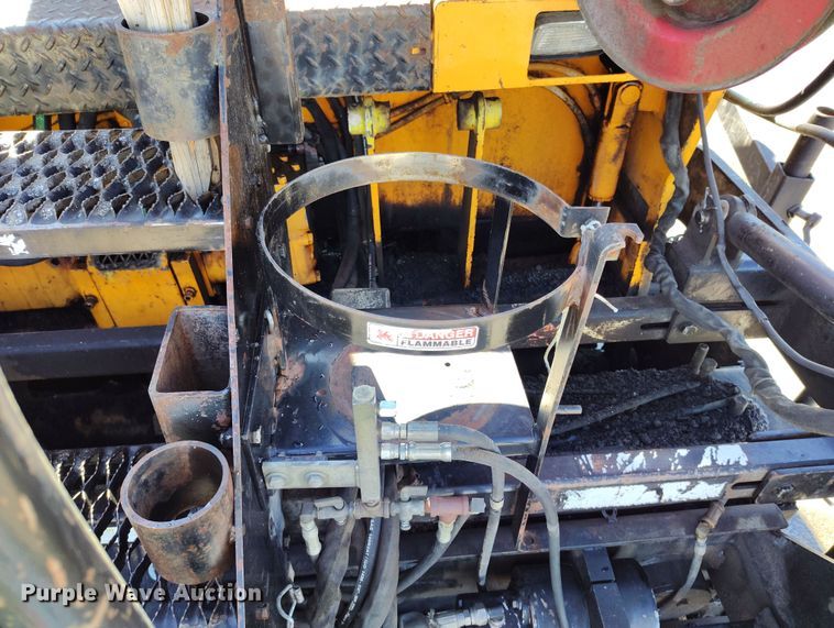 image for item DV6708 2004 LeeBoy L8816 T paver