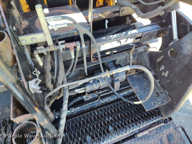 image for item DV6708 2004 LeeBoy L8816 T paver