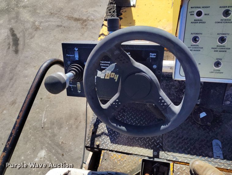 image for item DV6708 2004 LeeBoy L8816 T paver