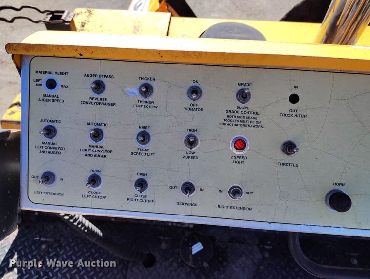 image for item DV6708 2004 LeeBoy L8816 T paver