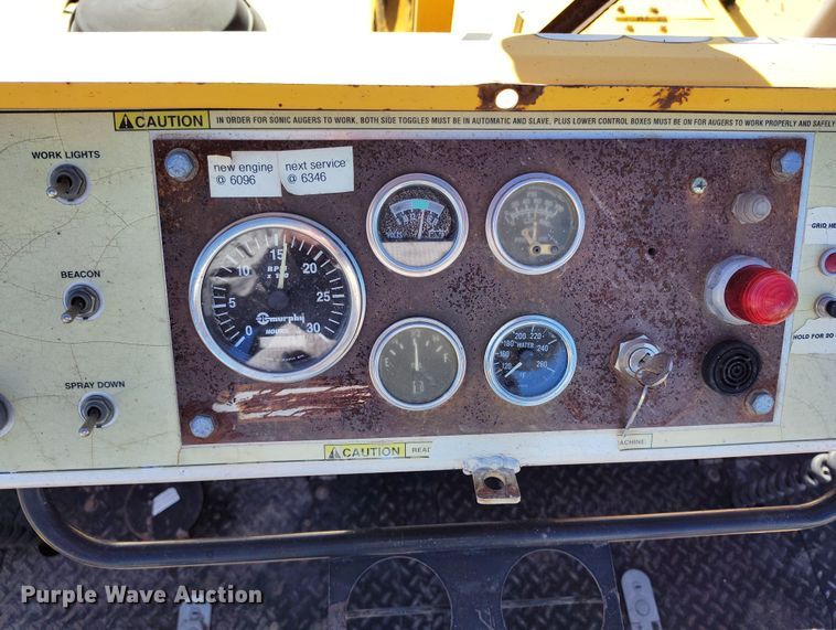 image for item DV6708 2004 LeeBoy L8816 T paver