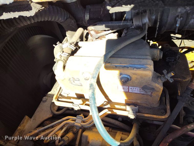 image for item DV6708 2004 LeeBoy L8816 T paver