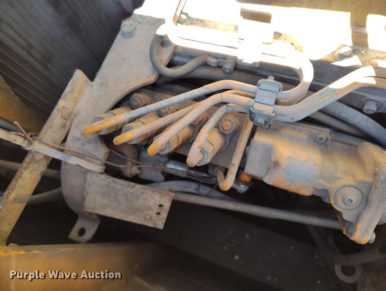 image for item DV6708 2004 LeeBoy L8816 T paver