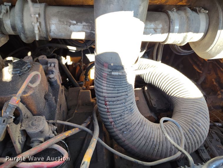 image for item DV6708 2004 LeeBoy L8816 T paver