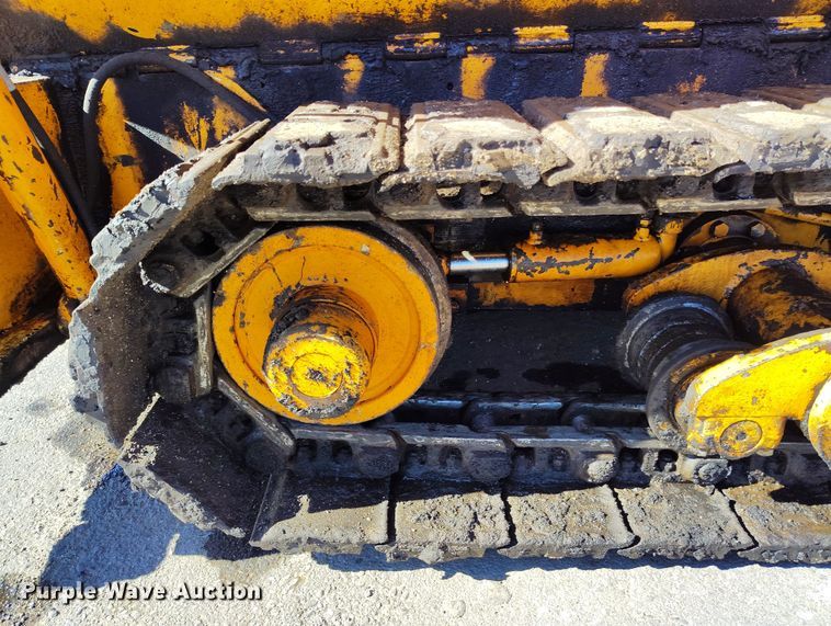 image for item DV6708 2004 LeeBoy L8816 T paver