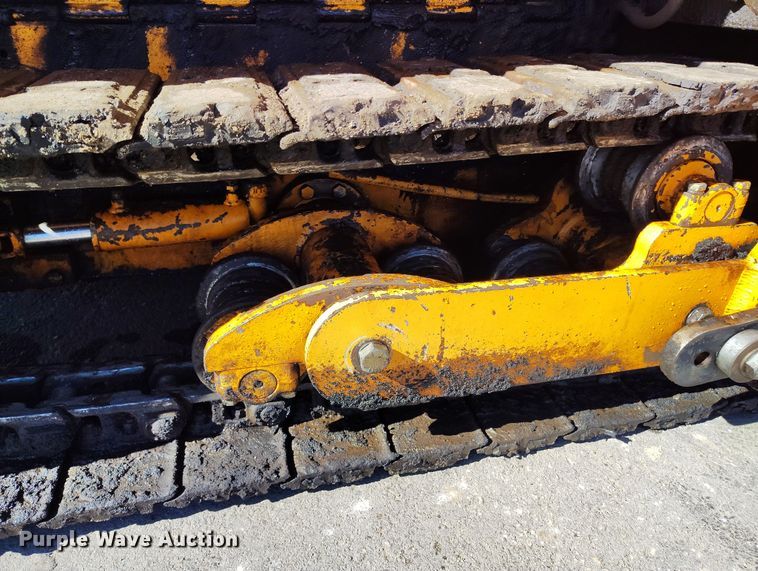 image for item DV6708 2004 LeeBoy L8816 T paver