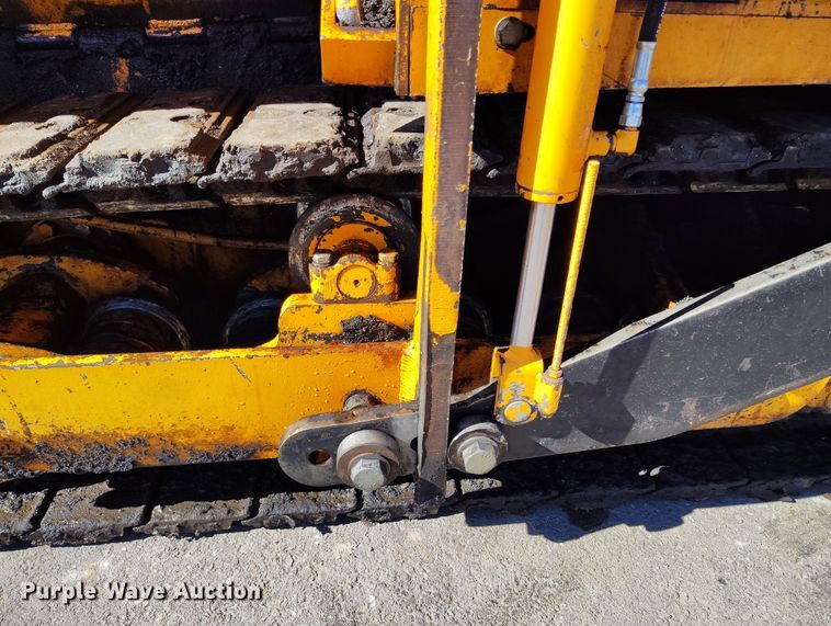 image for item DV6708 2004 LeeBoy L8816 T paver