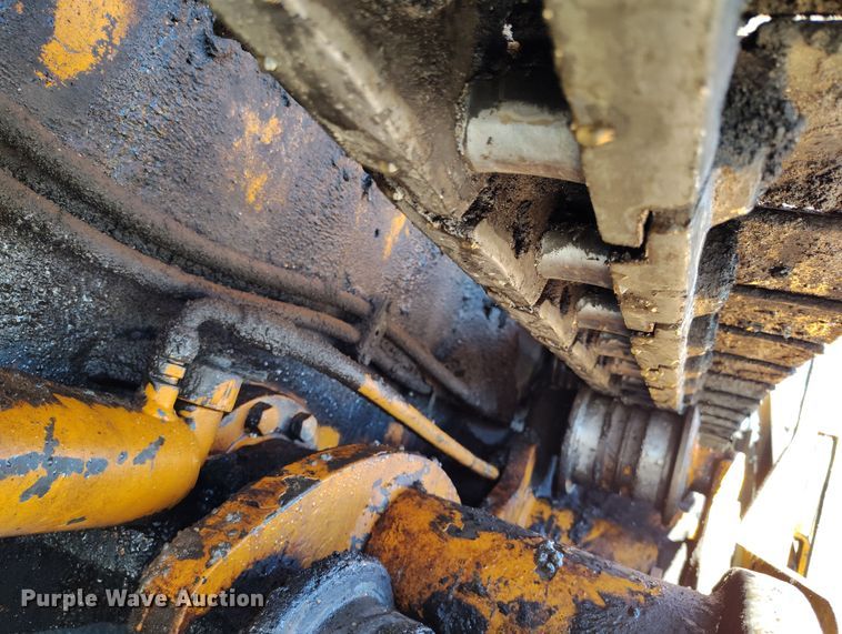 image for item DV6708 2004 LeeBoy L8816 T paver