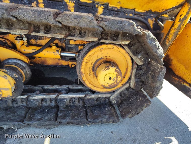 image for item DV6708 2004 LeeBoy L8816 T paver