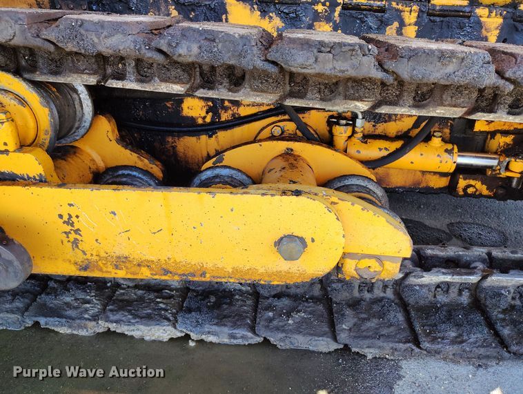 image for item DV6708 2004 LeeBoy L8816 T paver