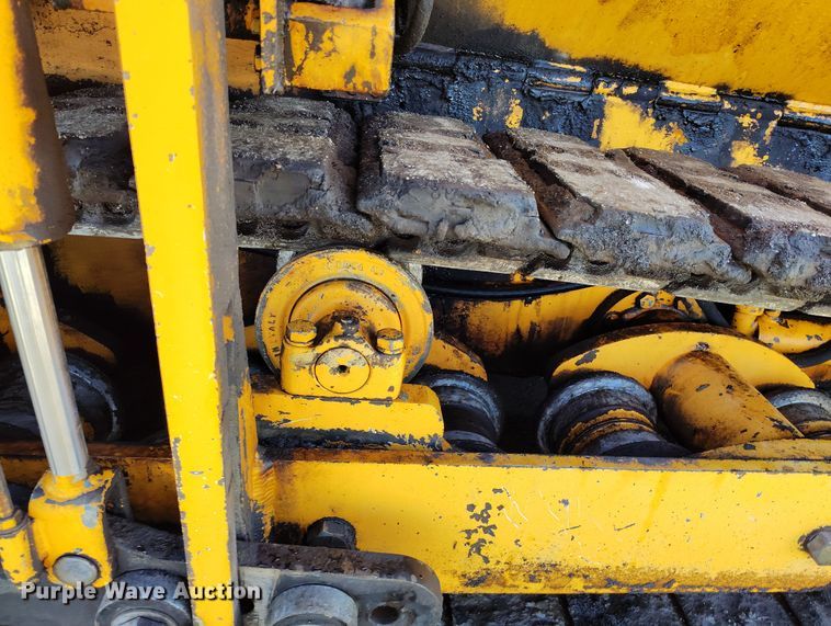 image for item DV6708 2004 LeeBoy L8816 T paver