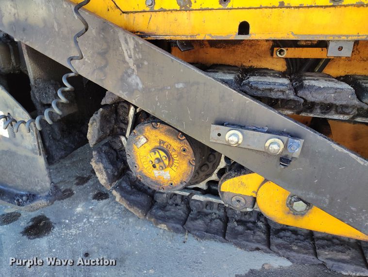 image for item DV6708 2004 LeeBoy L8816 T paver