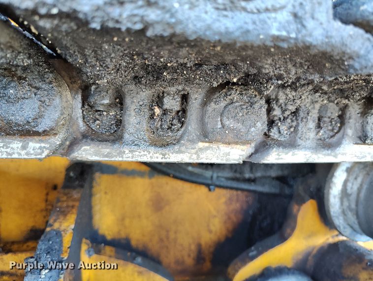 image for item DV6708 2004 LeeBoy L8816 T paver