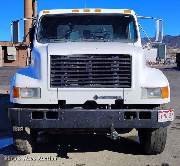 image for item DV6711 1992 International 4900 oil distributor truck