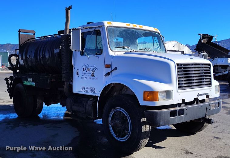 image for item DV6711 1992 International 4900 oil distributor truck