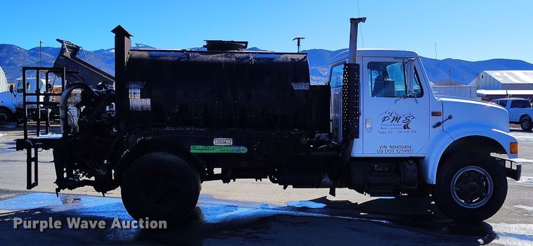 image for item DV6711 1992 International 4900 oil distributor truck