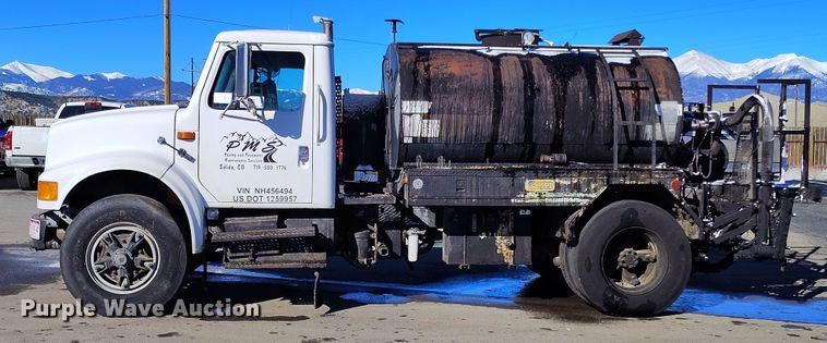 image for item DV6711 1992 International 4900 oil distributor truck