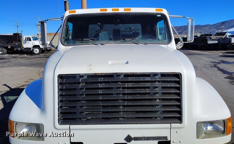 image for item DV6711 1992 International 4900 oil distributor truck