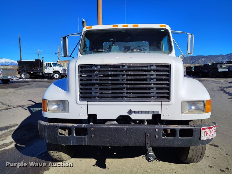 image for item DV6711 1992 International 4900 oil distributor truck