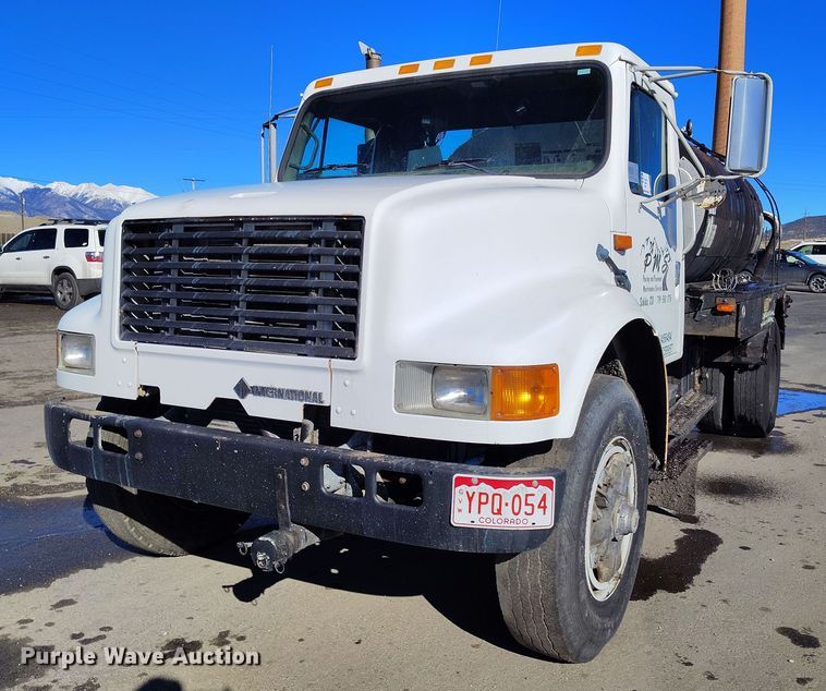 image for item DV6711 1992 International 4900 oil distributor truck