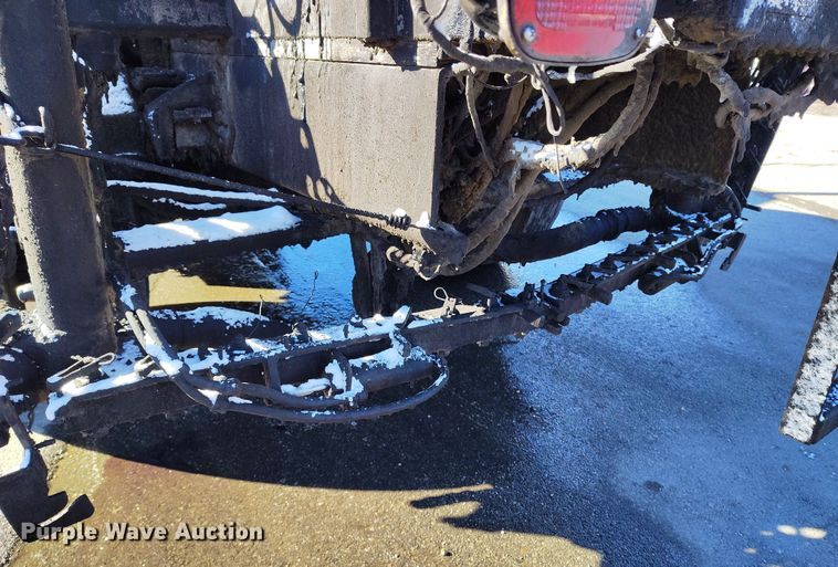 image for item DV6711 1992 International 4900 oil distributor truck