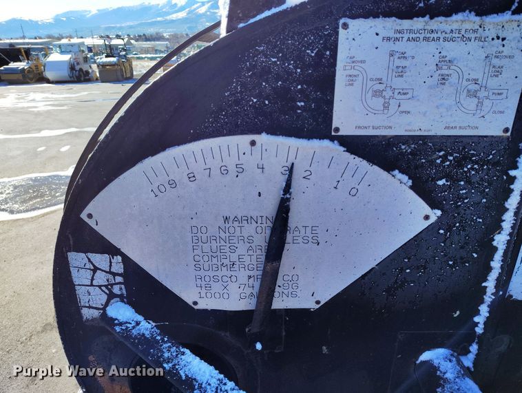 image for item DV6711 1992 International 4900 oil distributor truck