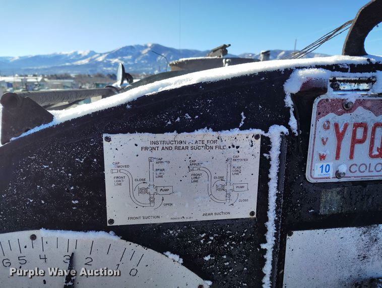 image for item DV6711 1992 International 4900 oil distributor truck