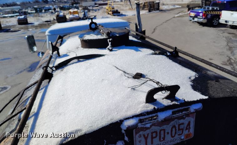 image for item DV6711 1992 International 4900 oil distributor truck