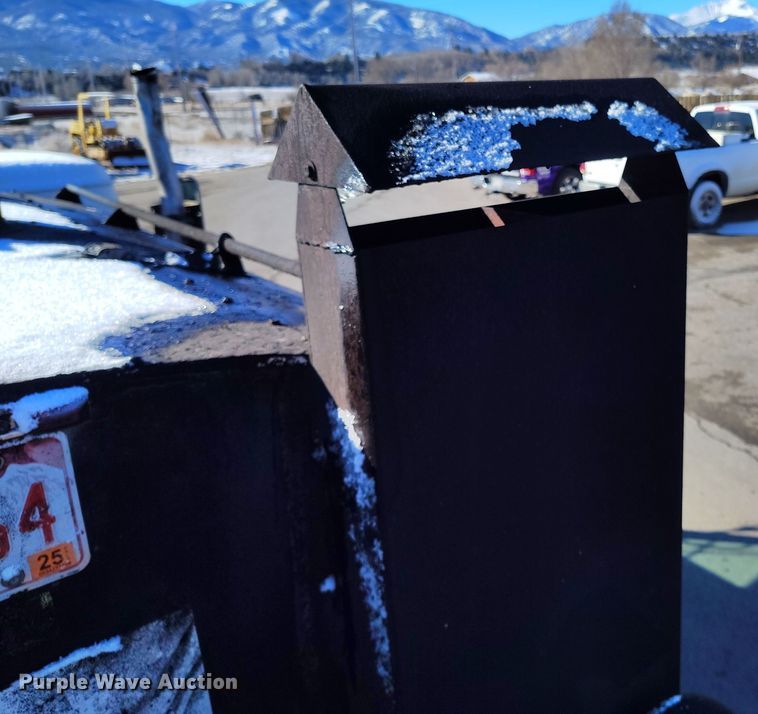 image for item DV6711 1992 International 4900 oil distributor truck