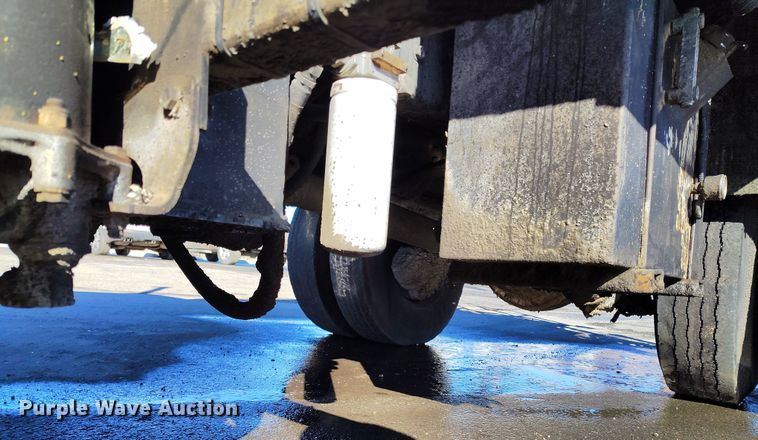 image for item DV6711 1992 International 4900 oil distributor truck