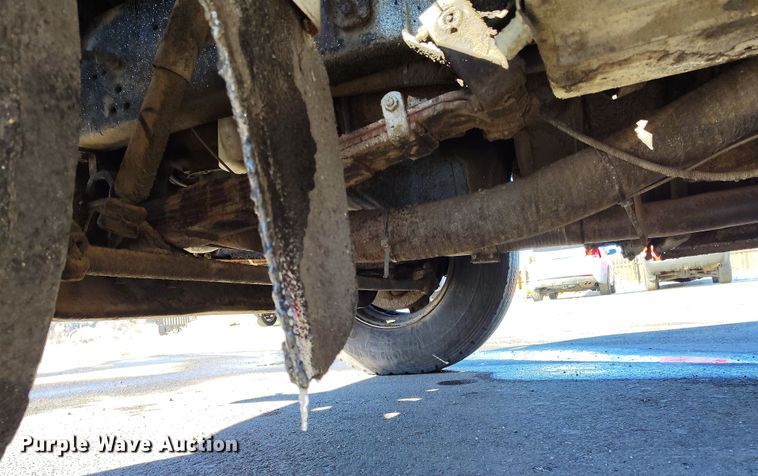 image for item DV6711 1992 International 4900 oil distributor truck