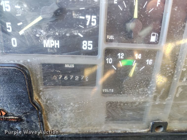 image for item DV6711 1992 International 4900 oil distributor truck