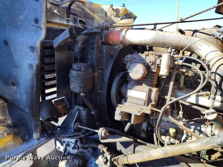 image for item DV6711 1992 International 4900 oil distributor truck