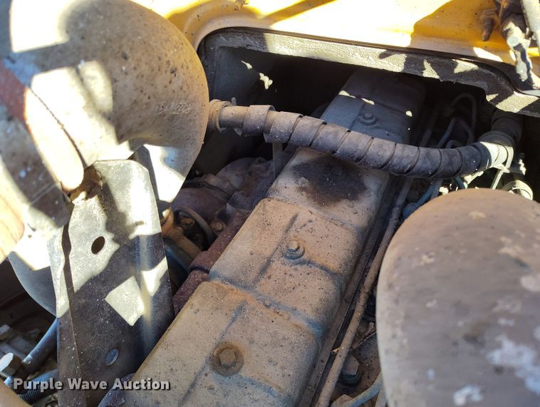 image for item DV6711 1992 International 4900 oil distributor truck