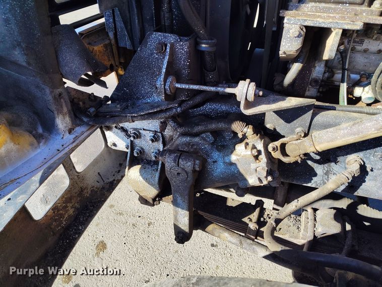 image for item DV6711 1992 International 4900 oil distributor truck