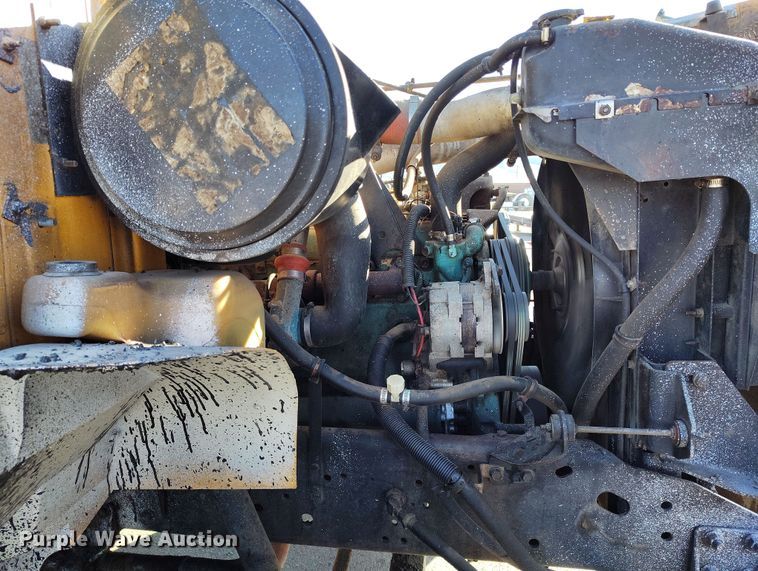 image for item DV6711 1992 International 4900 oil distributor truck