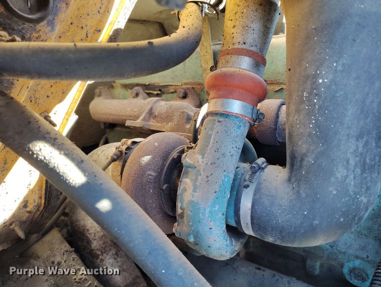 image for item DV6711 1992 International 4900 oil distributor truck