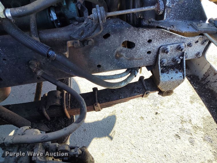 image for item DV6711 1992 International 4900 oil distributor truck