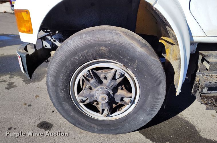 image for item DV6711 1992 International 4900 oil distributor truck