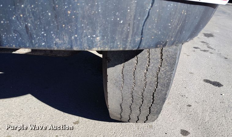 image for item DV6711 1992 International 4900 oil distributor truck