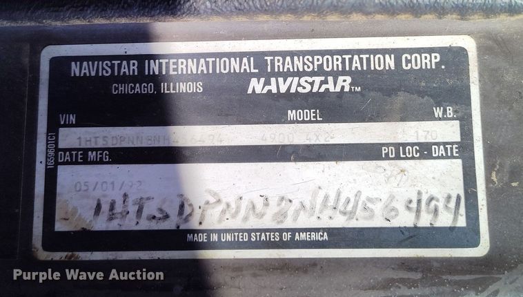 image for item DV6711 1992 International 4900 oil distributor truck