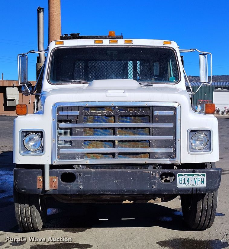 image for item DV6712 1986 International  1754 pothole patcher truck