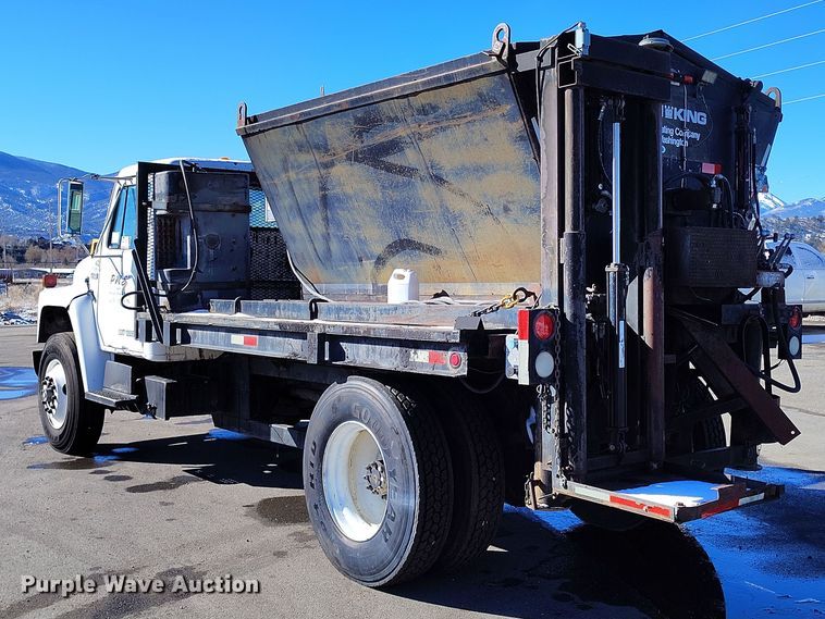 image for item DV6712 1986 International  1754 pothole patcher truck