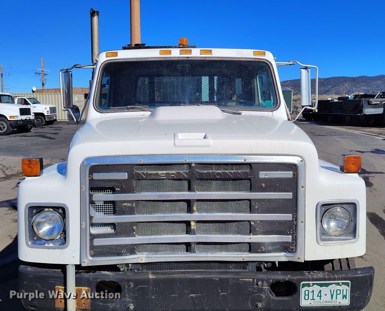 image for item DV6712 1986 International  1754 pothole patcher truck