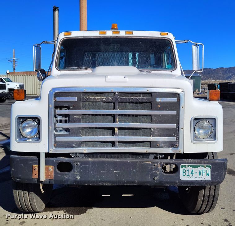 image for item DV6712 1986 International  1754 pothole patcher truck