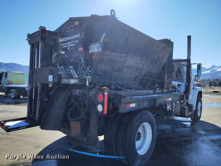 image for item DV6712 1986 International  1754 pothole patcher truck