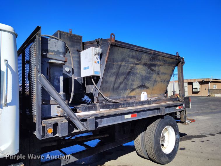 image for item DV6712 1986 International  1754 pothole patcher truck